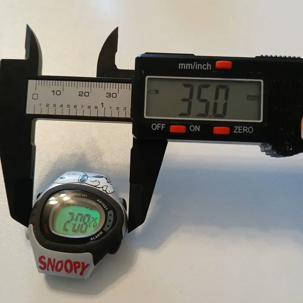 VTG 1990s Armitron All-Sport Snoopy Peanuts Digital LCD Watch 35mm M298 900/250